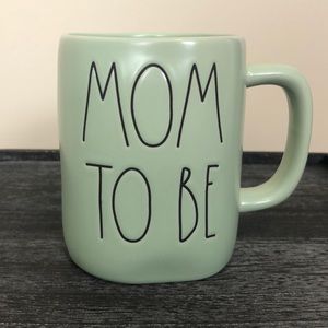 Rae Dunn MOM TO BE mug